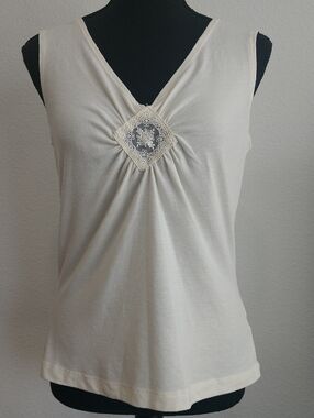 zinc Cream V-Neck Tank with Lace Diamond Detail